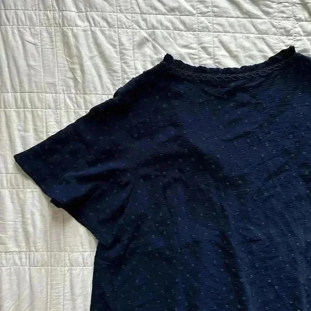Scandinavian ruffle top navy blue Swiss dot v-neck bloomchic women’s XL classic - Picture 7 of 8